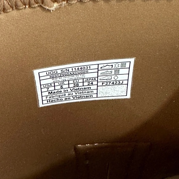 UGG Tan Platform Boots - Picture 7 of 7